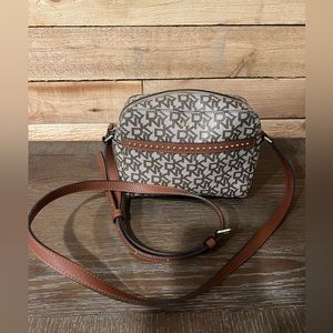 NWOT tags DYNK Faye hand bag